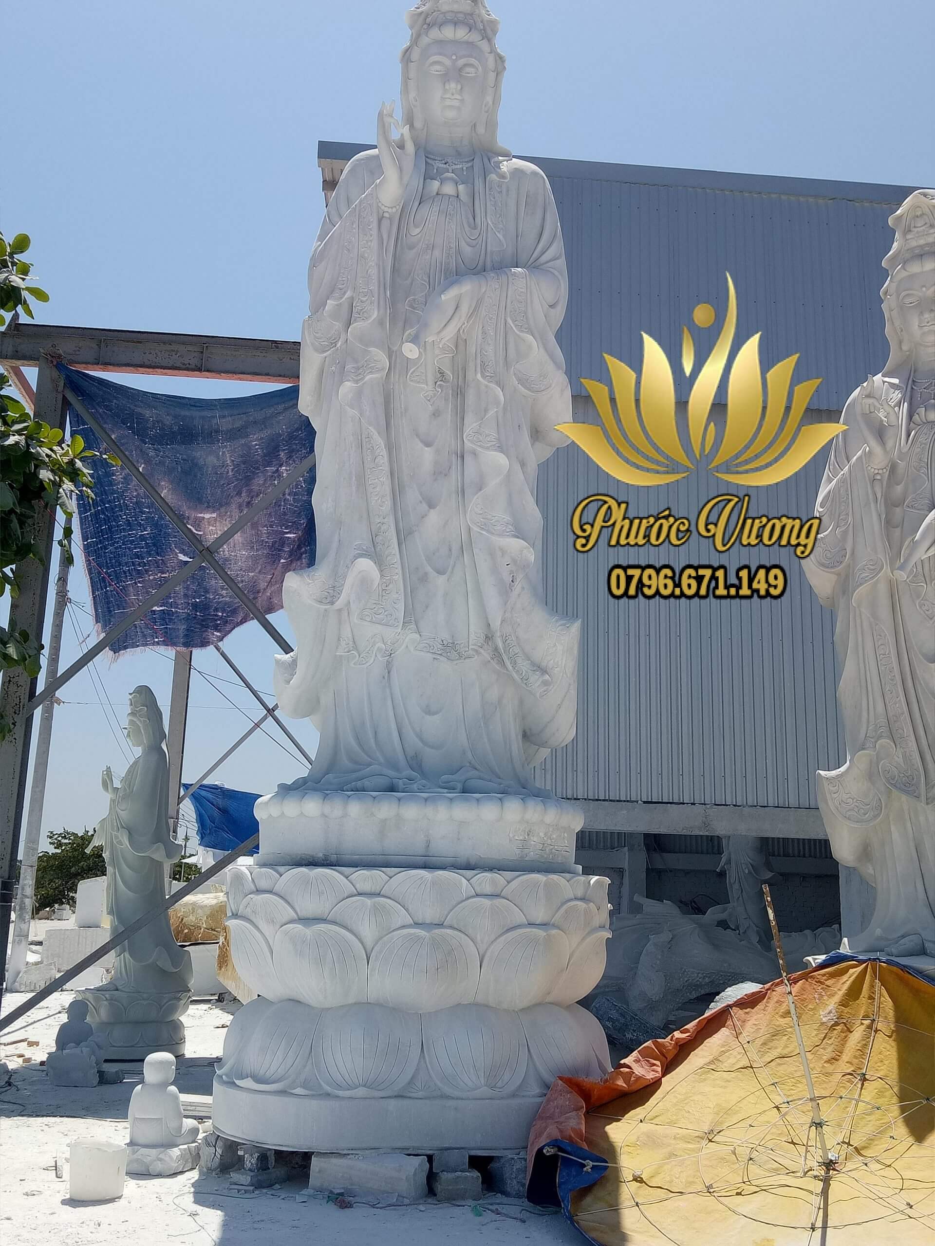 Theo tâm linh của người Việt Nam trước khi làm việc gì quan trọng chúng ta thường xem giờ. Và khi mua tượng phật quan thế âm bồ tát về thờ cúng cũng cần phải xem giờ hợp với gia chủ. Như vậy mọi việc mới diễn ra êm xuôi, tốt đẹp.