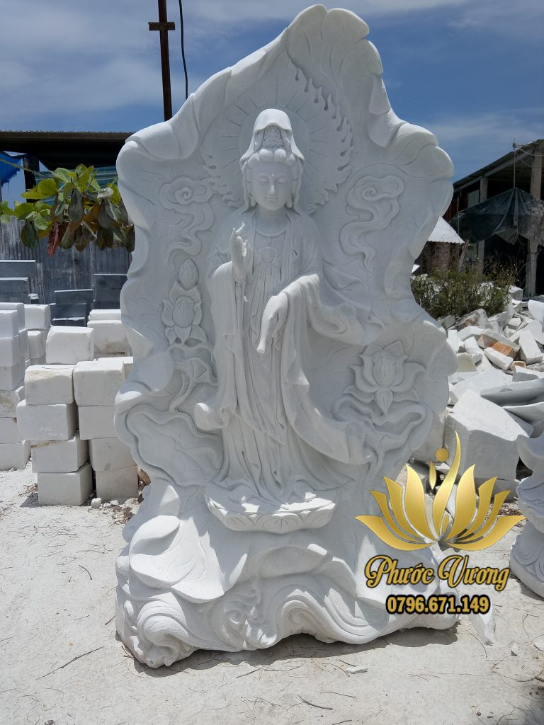 Đạo Phật là đạo từ bi. Nói đến Phật, con người thường đề cập đến vấn đề Từ bi - Hỷ xả bên cạnh sự đốn ngộ đến giác ngộ. Đã là một Phật tử, có khi là người chưa biết đến đạo Phật nhưng luôn luôn có một sự tín ngưỡng đối với đấng từ bi, cứu khổ, cứu nạn đó chính là Quan Thế Âm Bồ Tát.