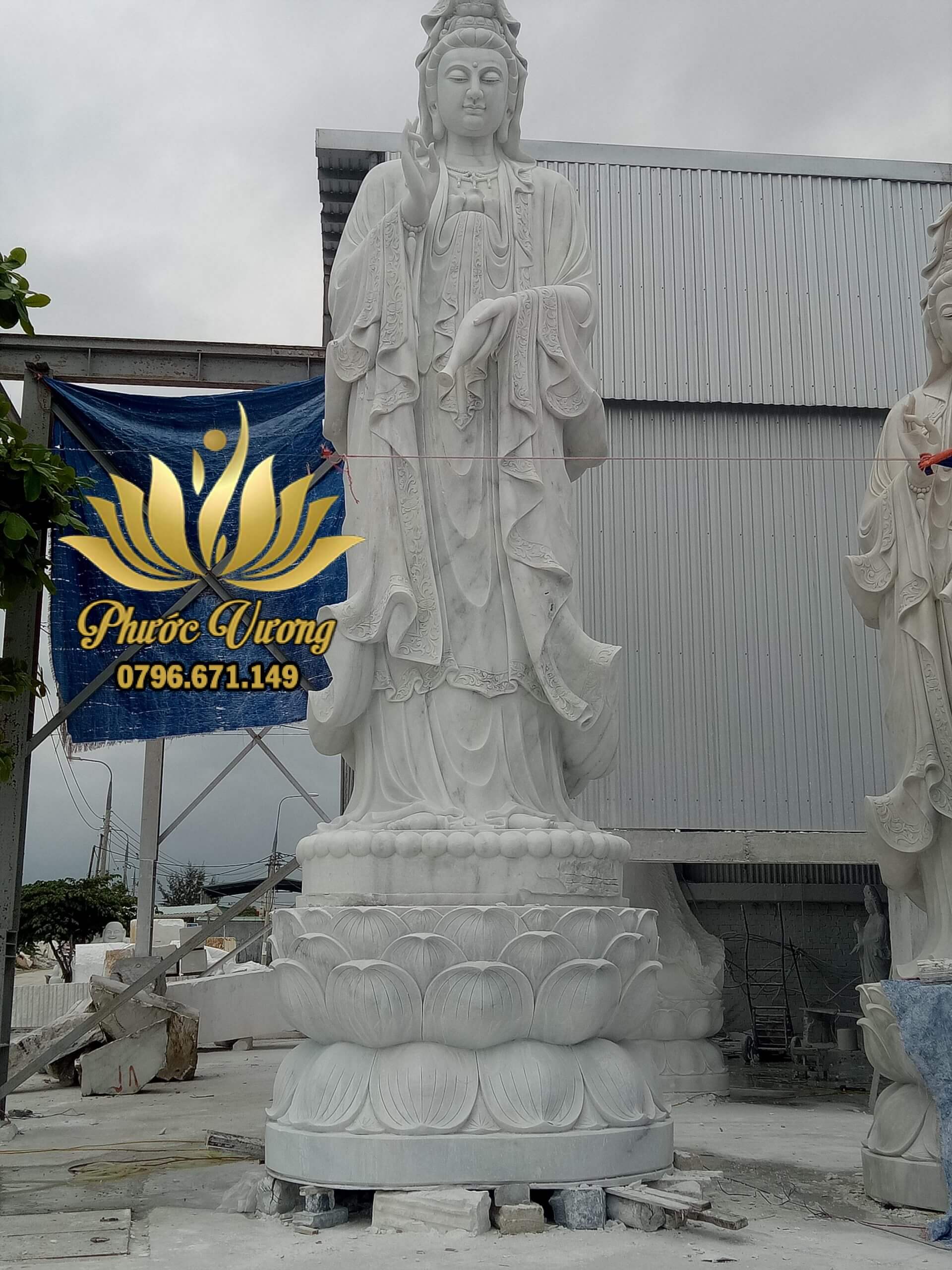 Theo tâm linh của người Việt Nam trước khi làm việc gì quan trọng chúng ta thường xem giờ. Và khi mua tượng phật quan thế âm bồ tát về thờ cúng cũng cần phải xem giờ hợp với gia chủ. Như vậy mọi việc mới diễn ra êm xuôi, tốt đẹp.