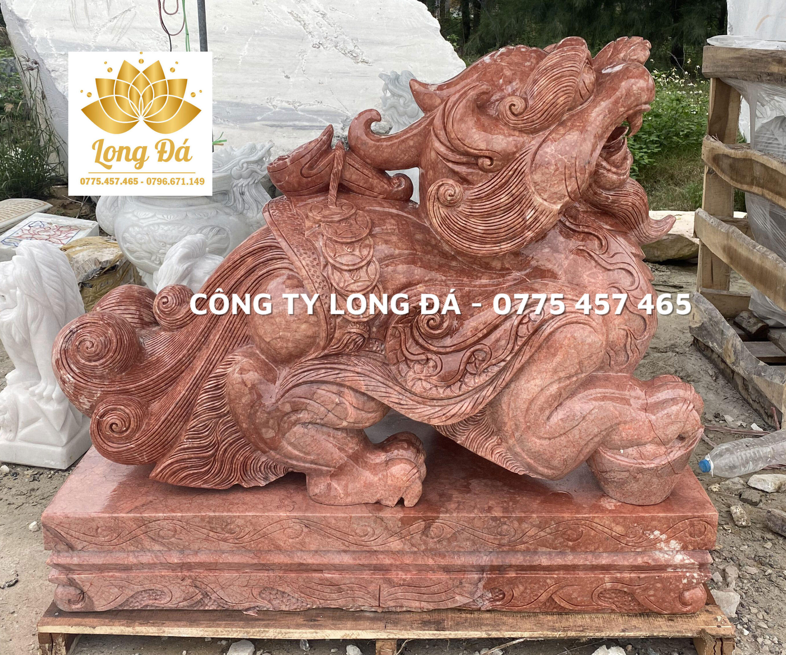 Tượng Tỳ Hưu bằng đá đỏ tự nhiên nguyên khối